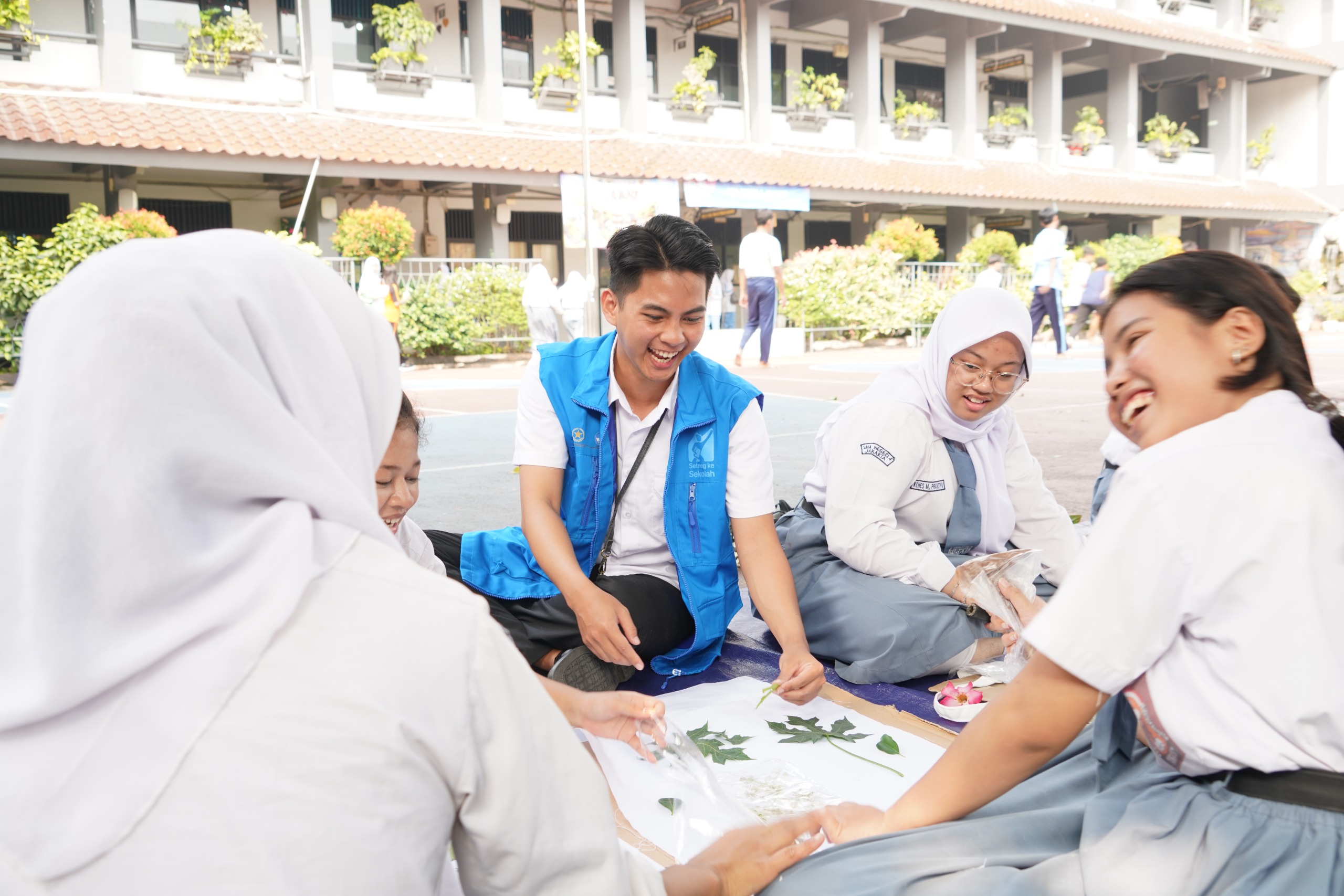 Praktik Ecoprinting di SMAN 4 Jakarta