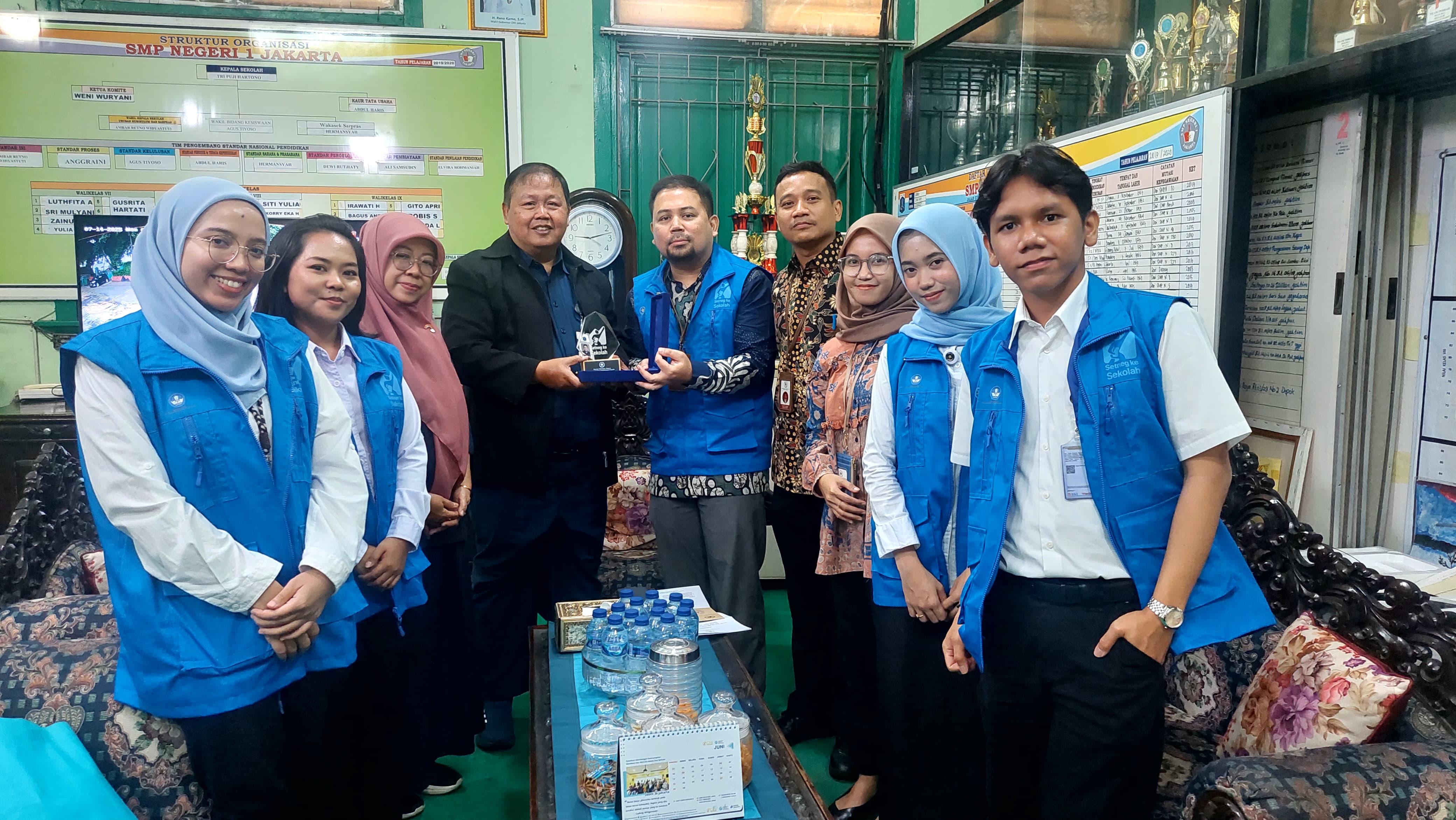 Pengantaran Peserta Setneg ke Sekolah ke SMPN 1 Jakarta